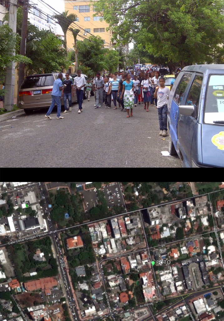 Avenida Máximo Cabral, entre Caonabo y Bolívar. La fotografía está tomada sobre la primera mirando hacia el norte; ver localización en mapa inferior hecho con GoogleEarth (Foto: J. Martínez, viernes 3 de mayo de 2013, sobre las 3 pm). Ríos de gente bajaban por esta calle y, simultáneamente, circulaban guaguas y otros vehículos. Algunos tutores hacían que los grupos de estudiantes caminaran sólo por la acera, pero eran minoría. El abordaje de la gente a la guagua era igualmente caótico; se bloqueaba el tráfico en la Bolívar. Al igual que en la foto anterior, no había ninguna autoridad presente. CAOS TOTAL.